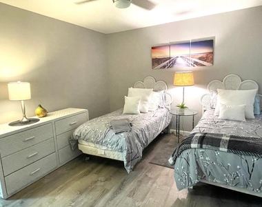 1714 Consulate Place - Photo Thumbnail 12