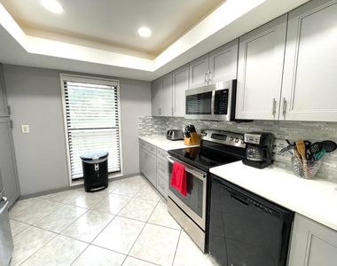 1714 Consulate Place - Photo Thumbnail 3