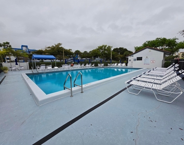 4725 Lucerne Lakes Boulevard E - Photo Thumbnail 10
