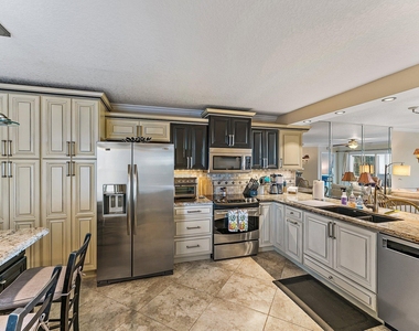 275 Palm Avenue - Photo Thumbnail 7