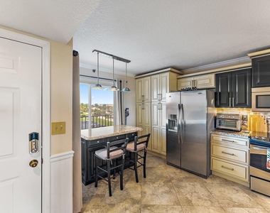 275 Palm Avenue - Photo Thumbnail 4