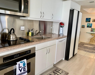 5540 N Ocean Drive - Photo Thumbnail 15