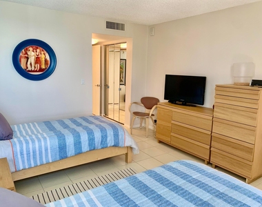5540 N Ocean Drive - Photo Thumbnail 21