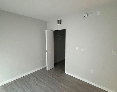 3050 Nw 68th Street - Photo Thumbnail 11