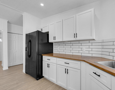 4905 Ne 2nd Way - Photo Thumbnail 4