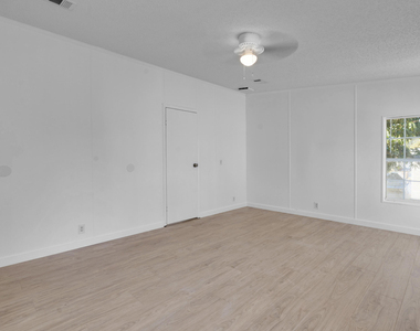 4905 Ne 2nd Way - Photo Thumbnail 9