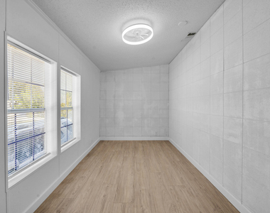 4905 Ne 2nd Way - Photo Thumbnail 16
