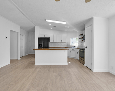 4905 Ne 2nd Way - Photo Thumbnail 6