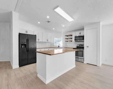 4905 Ne 2nd Way - Photo Thumbnail 7