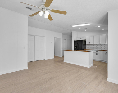 4905 Ne 2nd Way - Photo Thumbnail 8