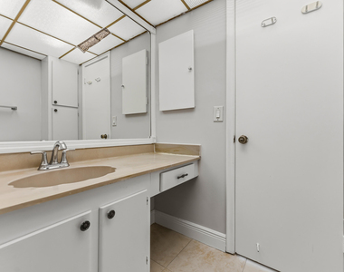 1638 Embassy Drive - Photo Thumbnail 37