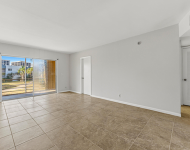 1638 Embassy Drive - Photo Thumbnail 16