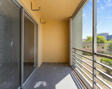 1638 Embassy Drive - Photo Thumbnail 41