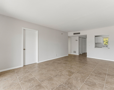 1638 Embassy Drive - Photo Thumbnail 21