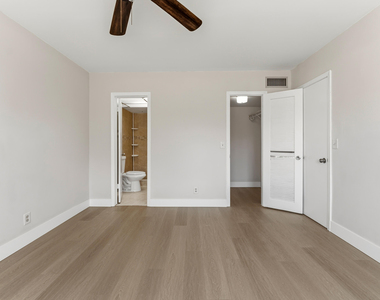 1638 Embassy Drive - Photo Thumbnail 36