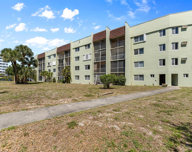 1638 Embassy Drive - Photo Thumbnail 10