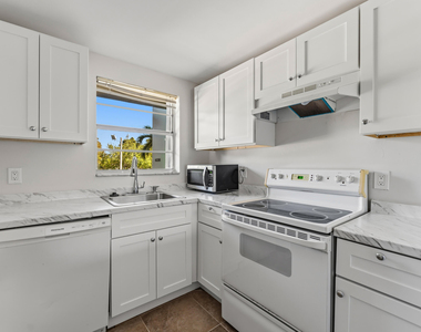 1638 Embassy Drive - Photo Thumbnail 22