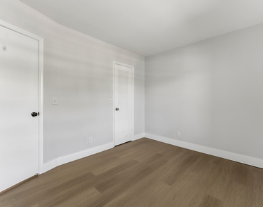 1638 Embassy Drive - Photo Thumbnail 28