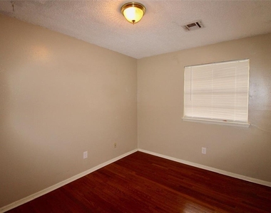 2124 Allenhurst Street - Photo Thumbnail 8