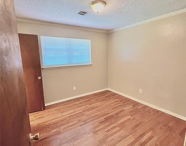 2124 Allenhurst Street - Photo Thumbnail 1