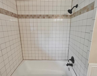 2124 Allenhurst Street - Photo Thumbnail 4