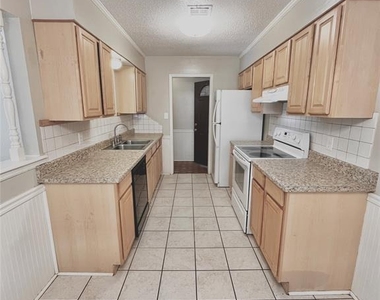 2124 Allenhurst Street - Photo Thumbnail 8