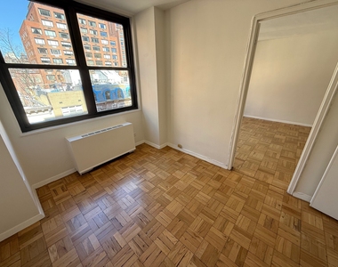 333 East 49th Street - Photo Thumbnail 4