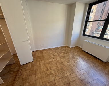 333 East 49th Street - Photo Thumbnail 3