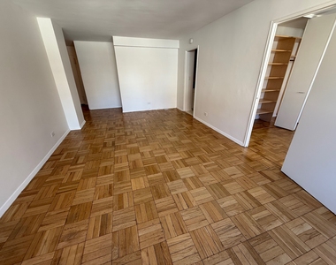 333 East 49th Street - Photo Thumbnail 2