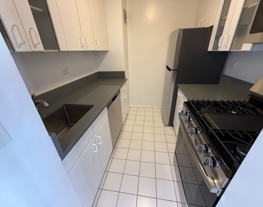 333 East 49th Street - Photo Thumbnail 7