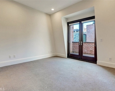 2323 S Beverly Glen - Photo Thumbnail 18
