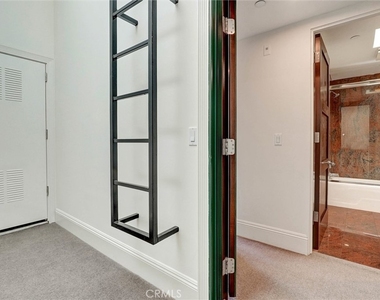 2323 S Beverly Glen - Photo Thumbnail 26