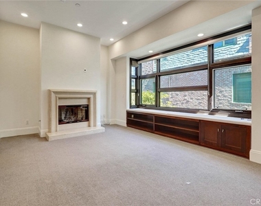 2323 S Beverly Glen - Photo Thumbnail 14