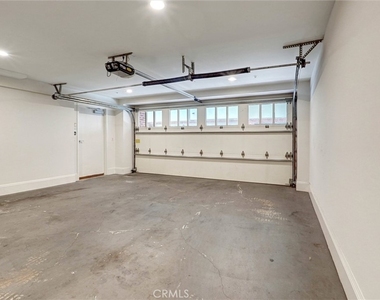 2323 S Beverly Glen - Photo Thumbnail 33