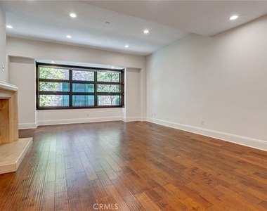 2323 S Beverly Glen - Photo Thumbnail 11