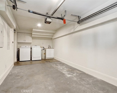 2323 S Beverly Glen - Photo Thumbnail 34