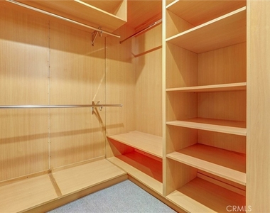 2323 S Beverly Glen - Photo Thumbnail 29