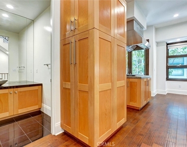 2323 S Beverly Glen - Photo Thumbnail 4