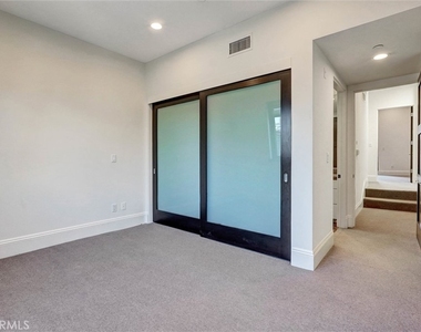 2323 S Beverly Glen - Photo Thumbnail 25