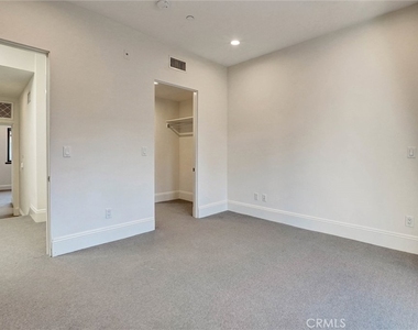2323 S Beverly Glen - Photo Thumbnail 19