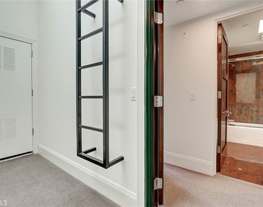 2323 S Beverly Glen - Photo Thumbnail 32
