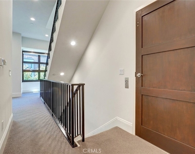 2323 S Beverly Glen - Photo Thumbnail 13