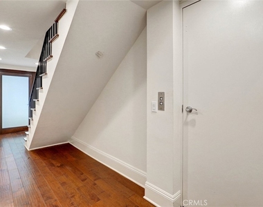 2323 S Beverly Glen - Photo Thumbnail 10