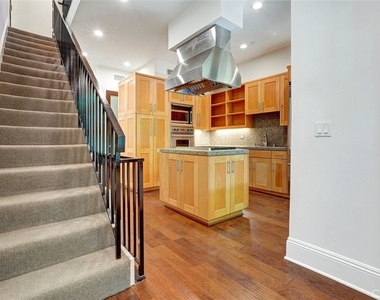 2323 S Beverly Glen - Photo Thumbnail 9