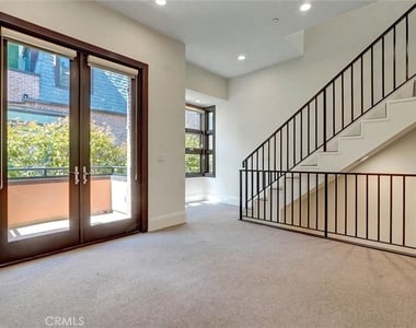 2323 S Beverly Glen - Photo Thumbnail 15