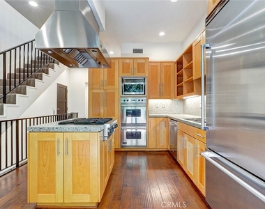 2323 S Beverly Glen - Photo Thumbnail 7