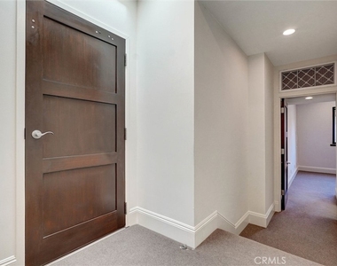 2323 S Beverly Glen - Photo Thumbnail 23
