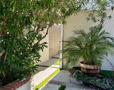 22972 Avenue San Luis - Photo Thumbnail 7