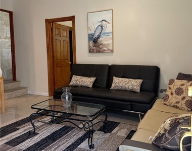 22972 Avenue San Luis - Photo Thumbnail 2