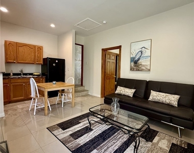 22972 Avenue San Luis - Photo Thumbnail 5